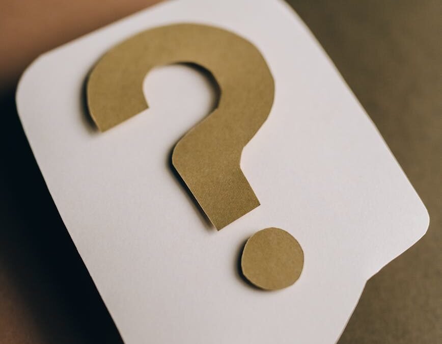 Question mark symbol representing Canada immigration FAQs for potential applicants.