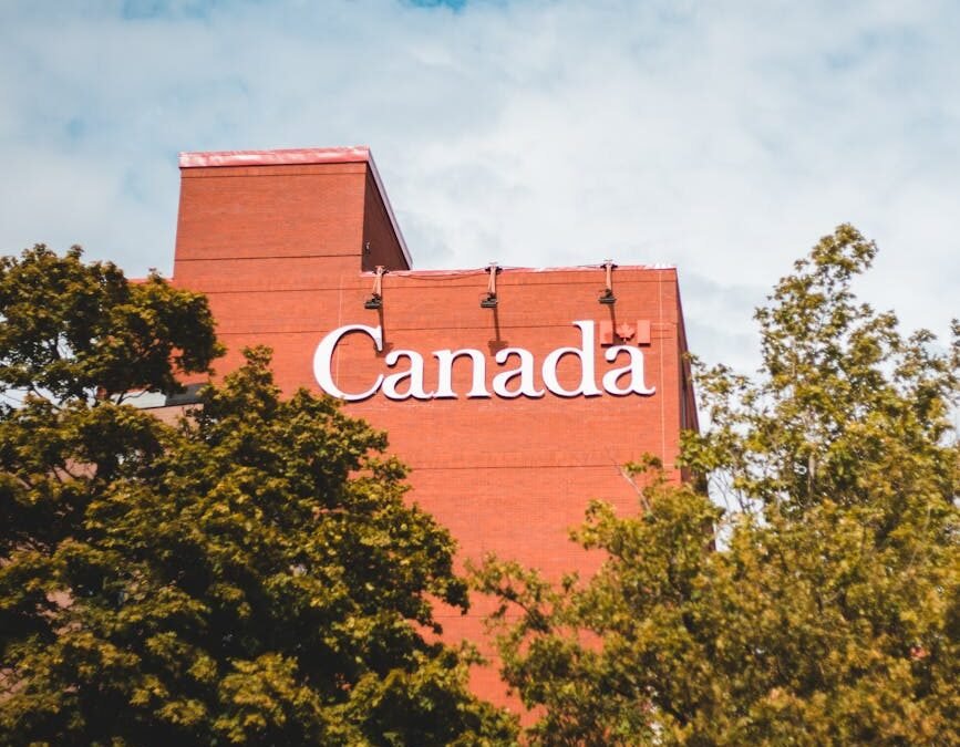 Canada sign on building, symbolizing opportunities for startups under the Canada startup visa.