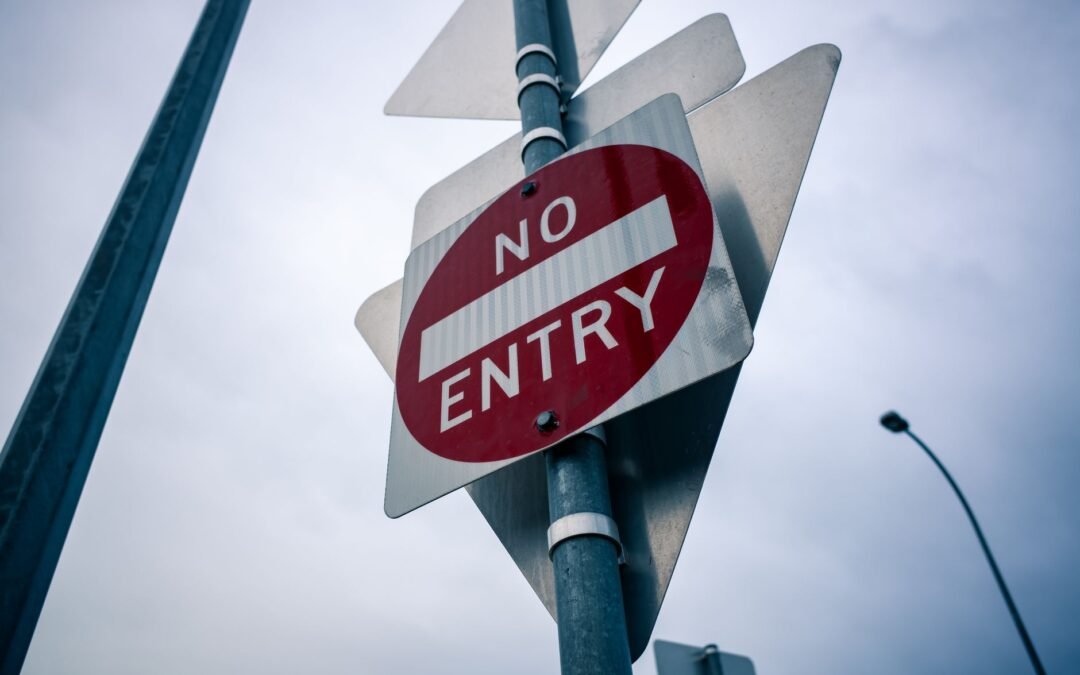 No entry road sign representing express entry tips for avoiding common immigration pitfalls.